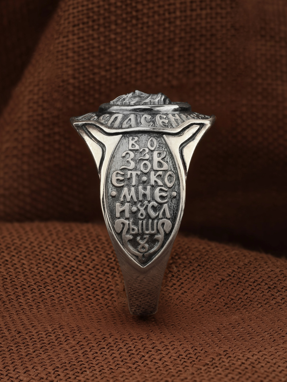 Кольцо из белого золота