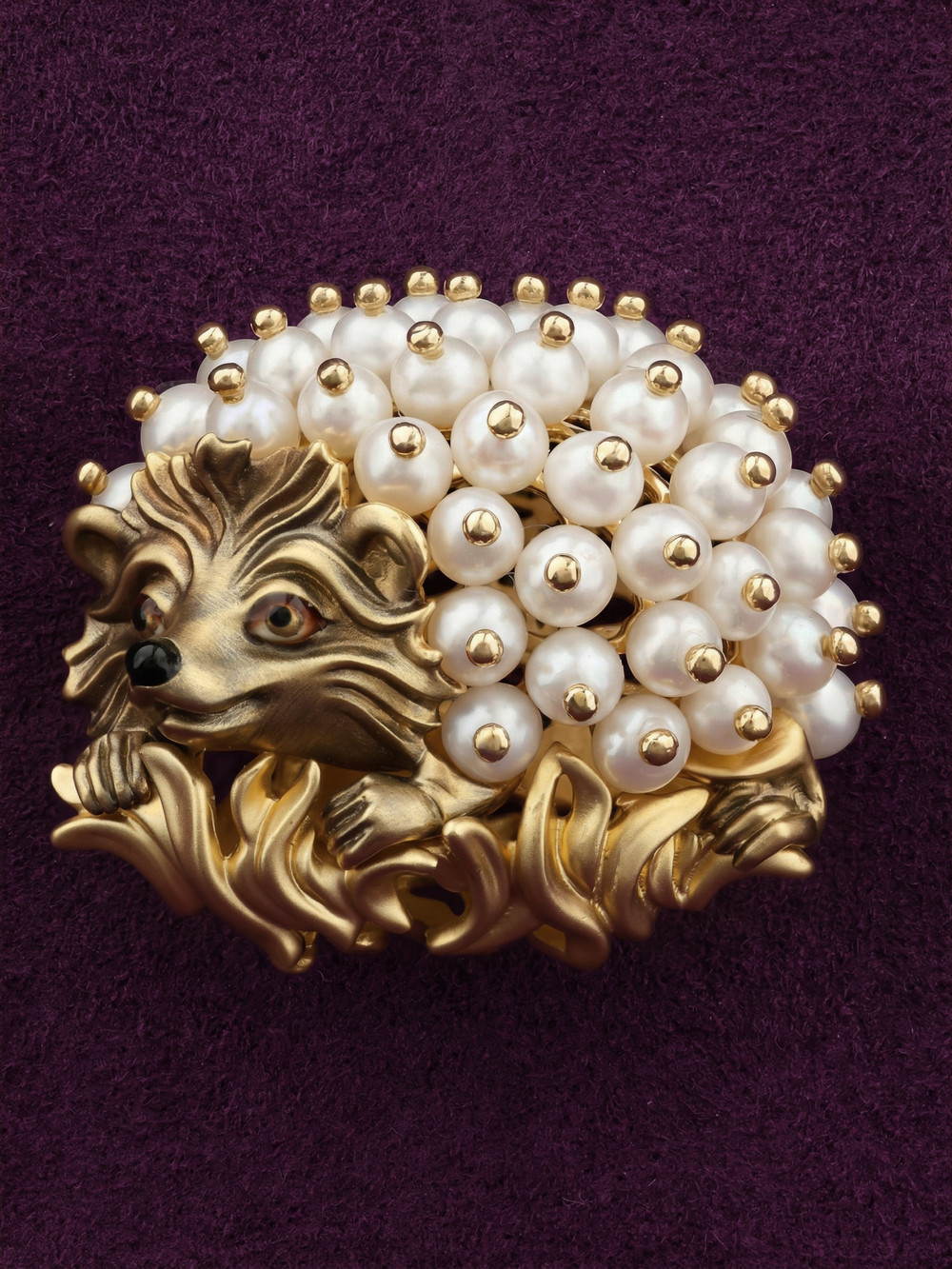 Брошь из лимонного золота c эмаль и жемчугом