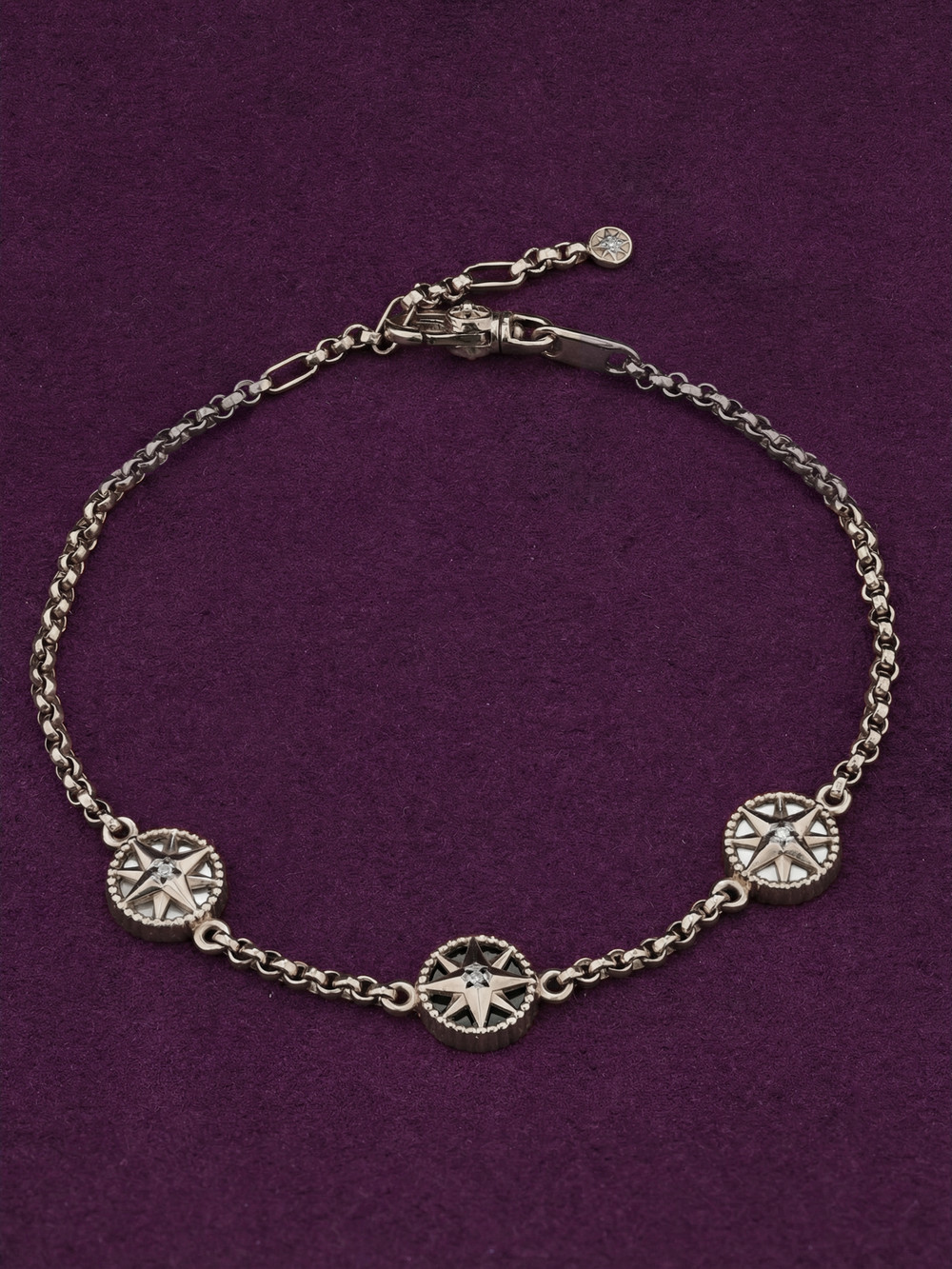 Браслет из белого золота c бриллиантами, ониксом и перламутром