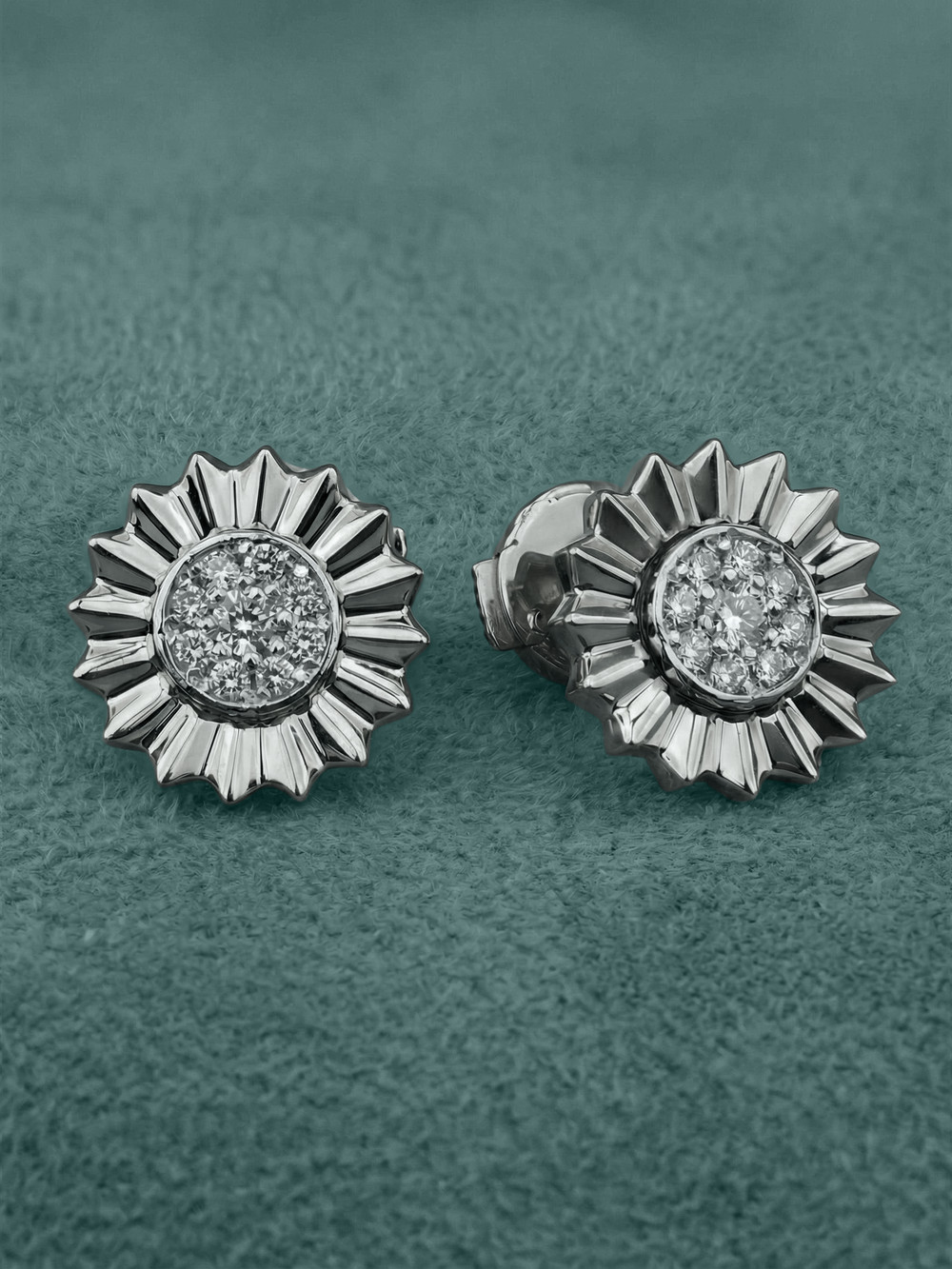 Серьги из белого золота c бриллиантами