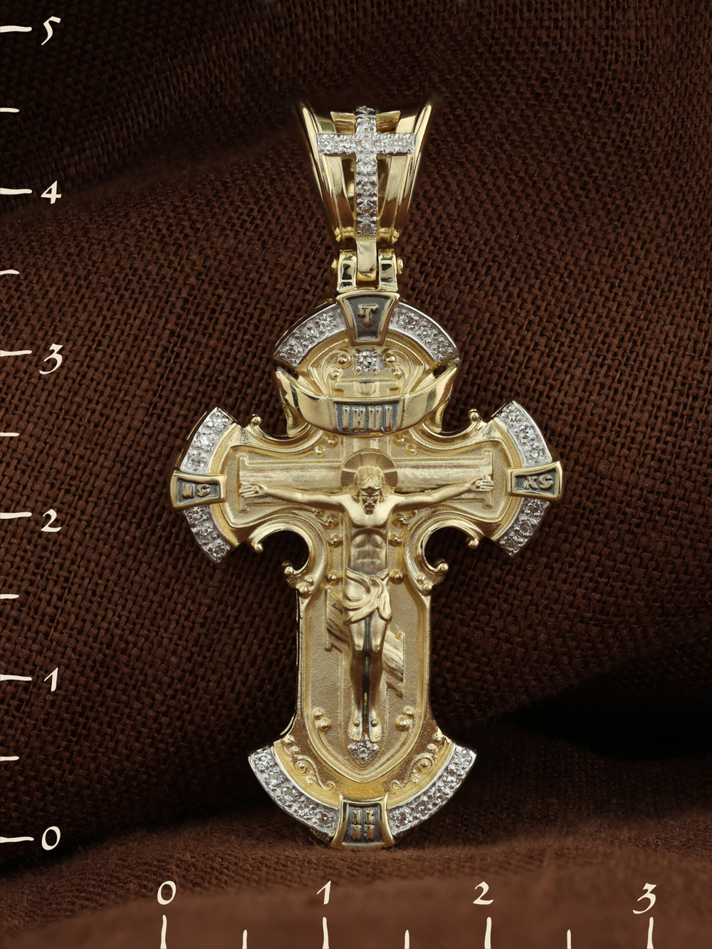 Крест из лимонного золота c бриллиантами