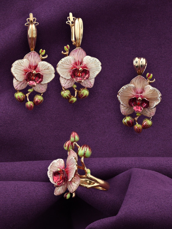 Кольцо из золота c эмаль