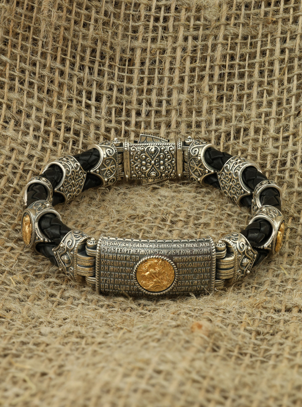 Браслет из серебра и золота c кожаным шнурком