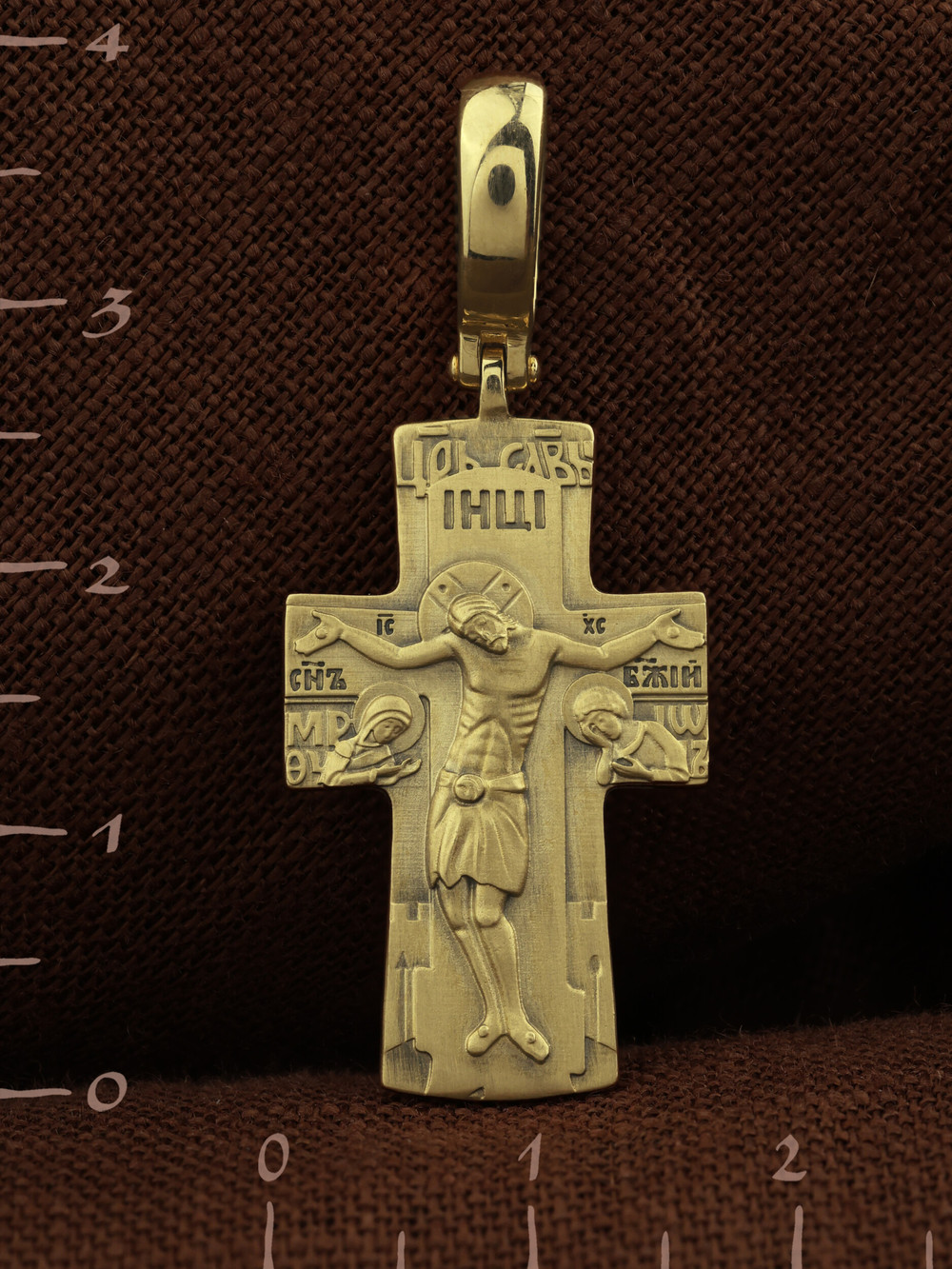 Крест из лимонного золота