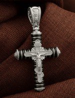 Крест из белого золота 585 пробы c ониксом