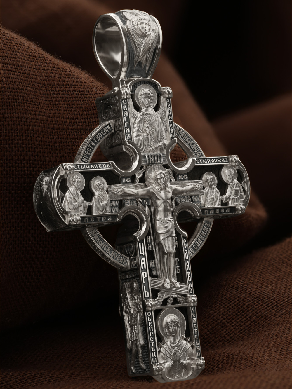 Крест из белого золота c эбеновым деревом