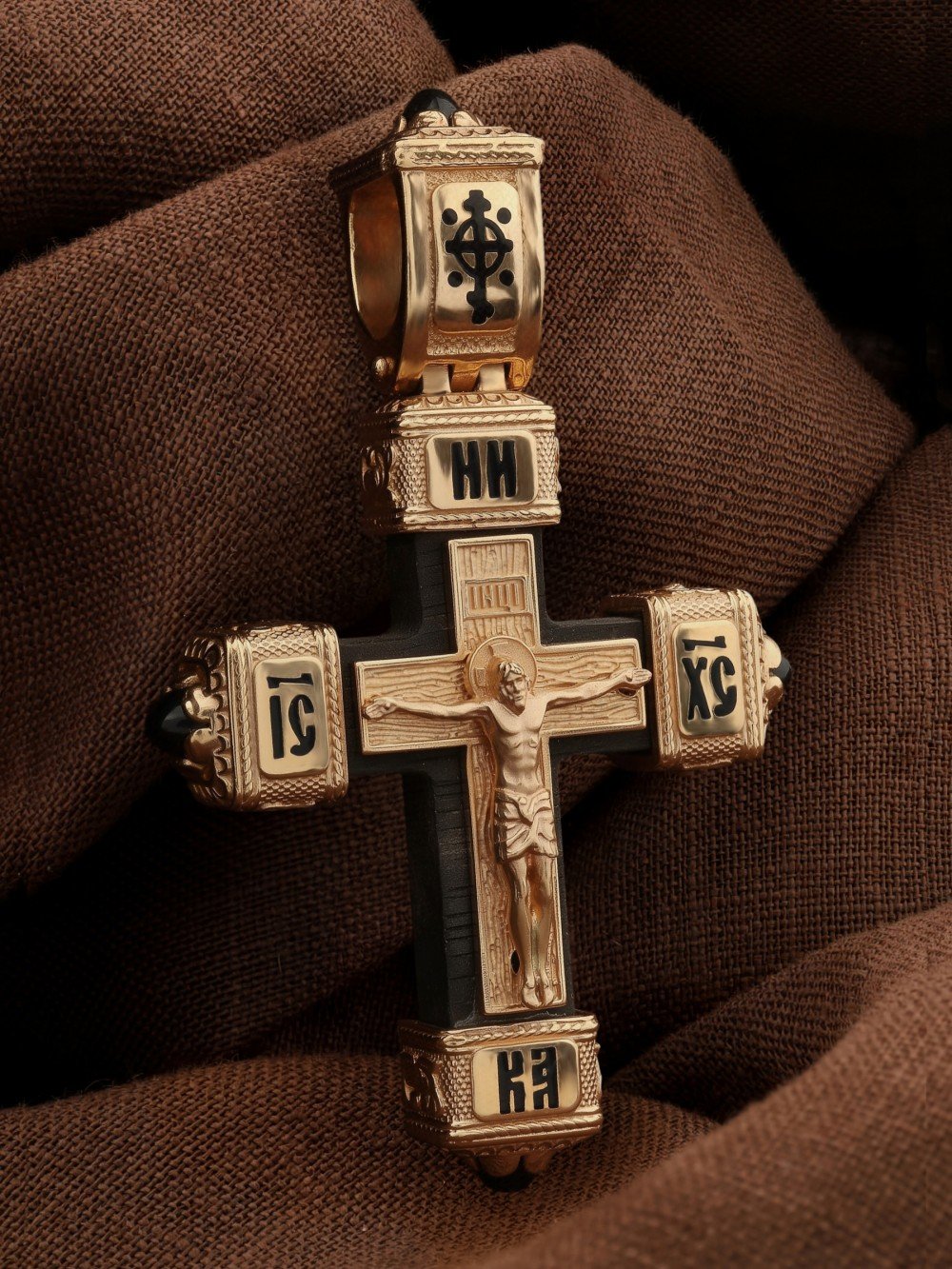 Крест из золота c эмаль , ониксом и эбеновым деревом