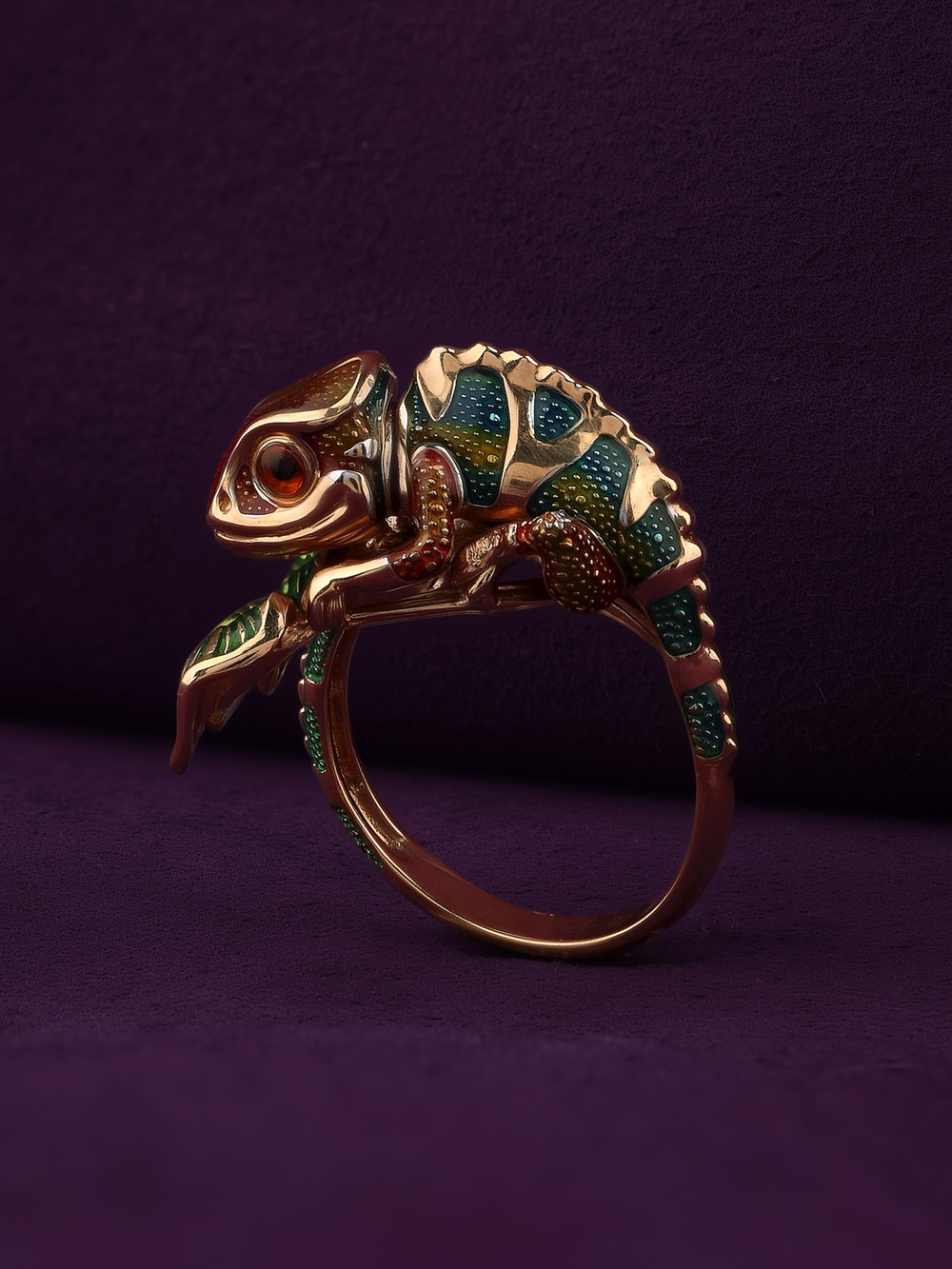 Кольцо из золота c эмаль