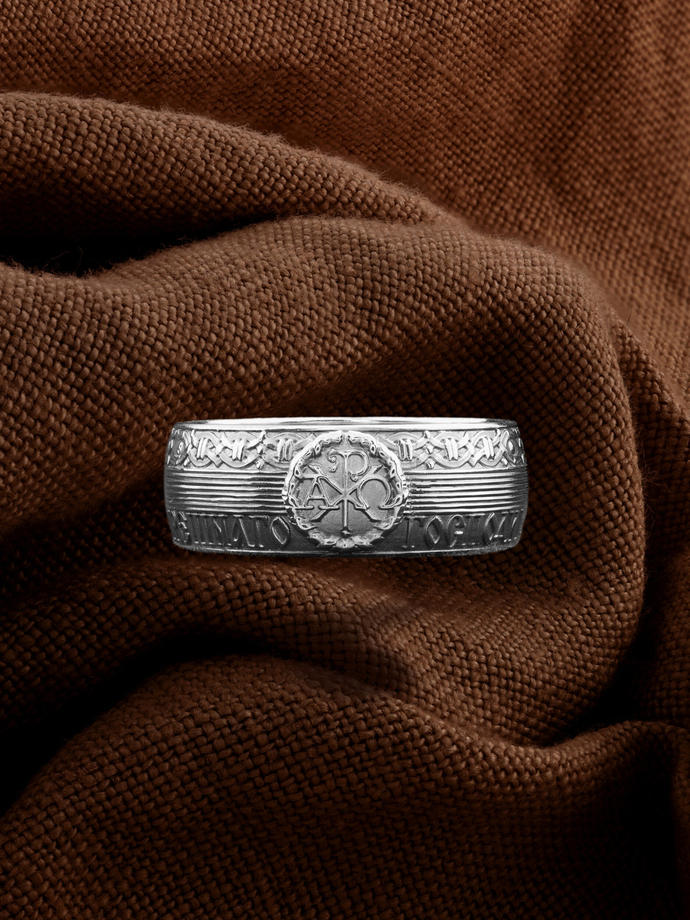 Кольцо из белого золота