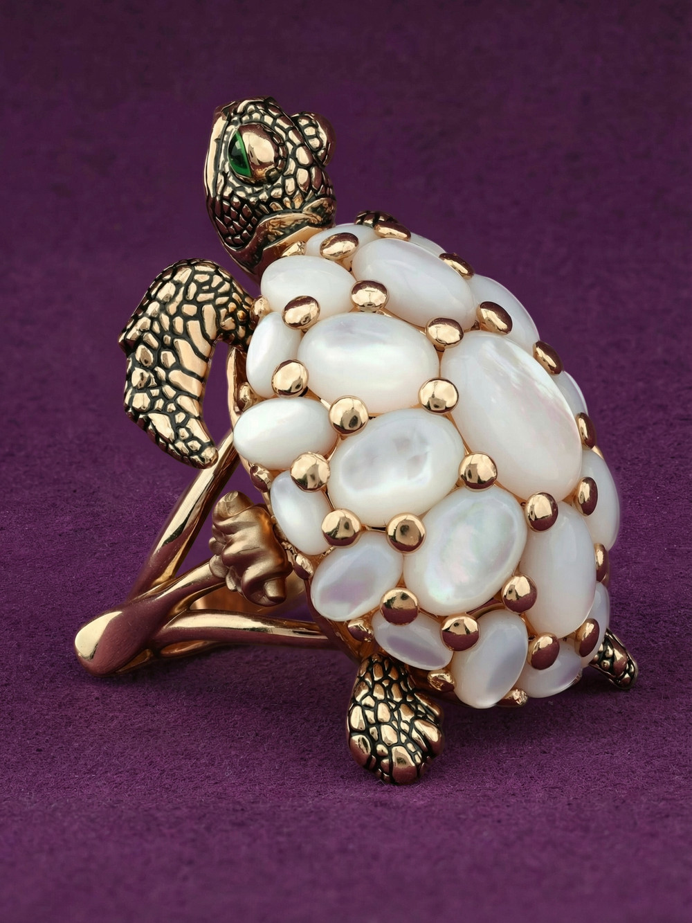 Кольцо из золота c эмаль и перламутром