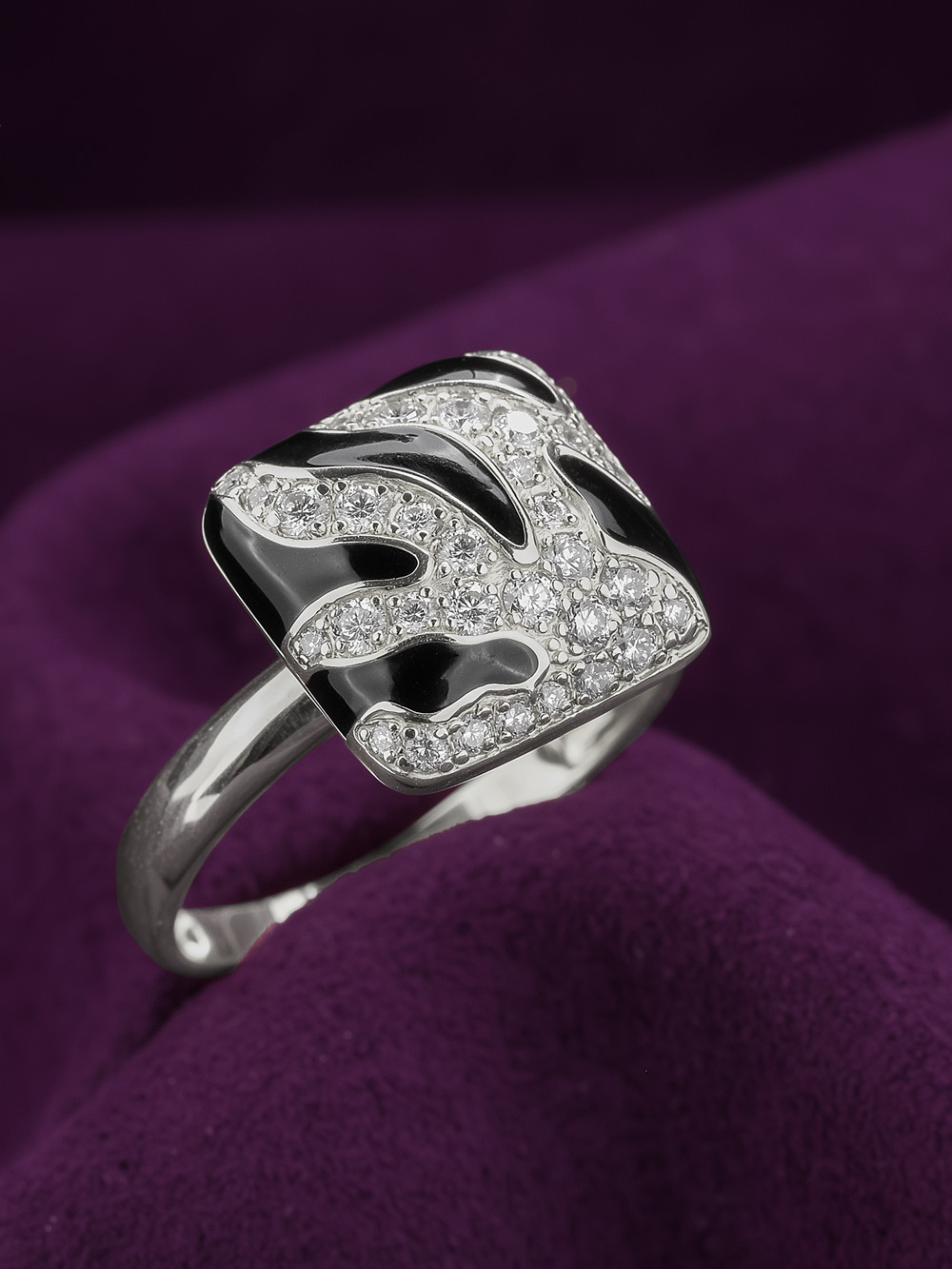 Кольцо из белого золота c эмаль и бриллиантами