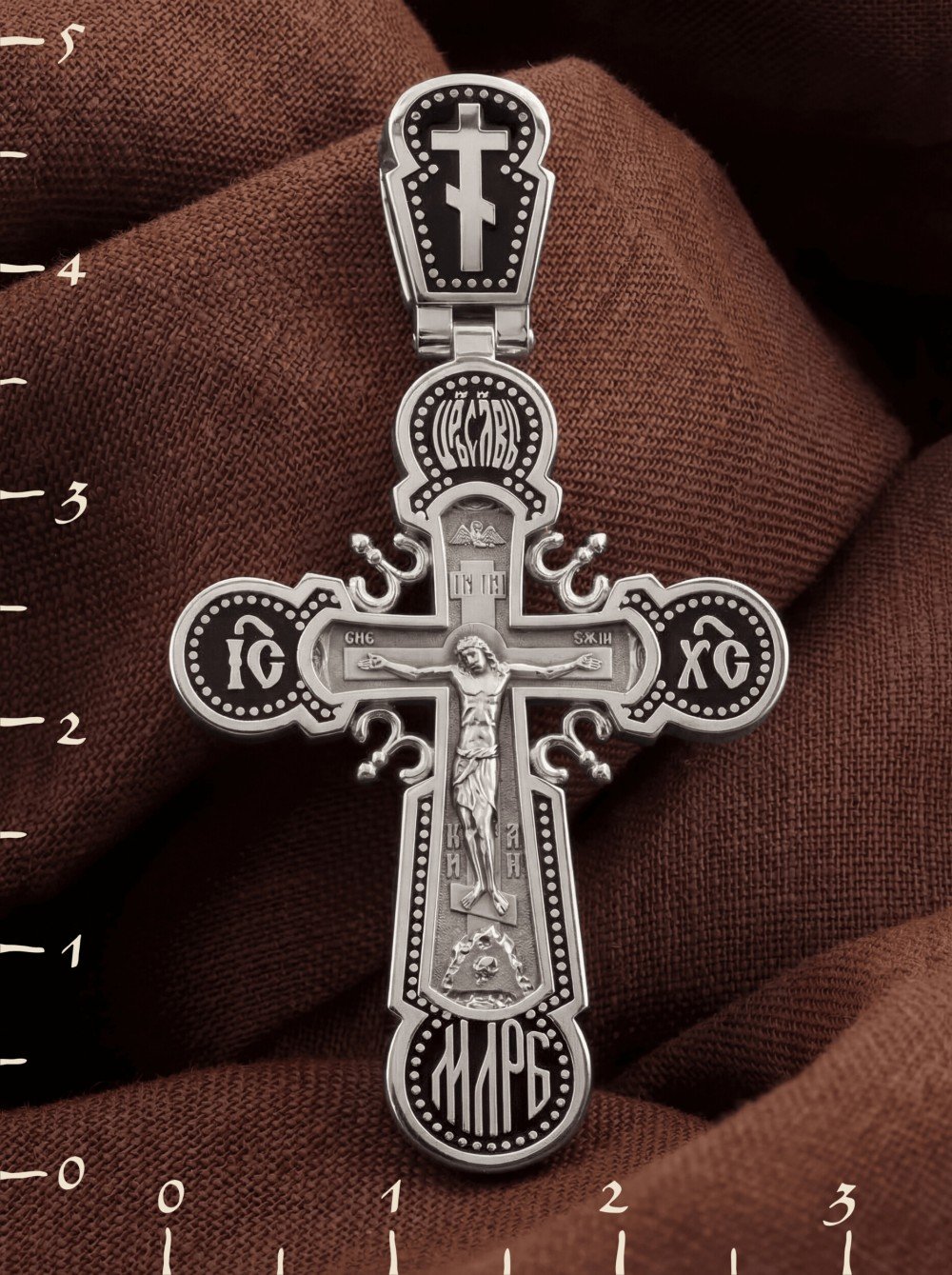 Крест из белого золота c эмаль