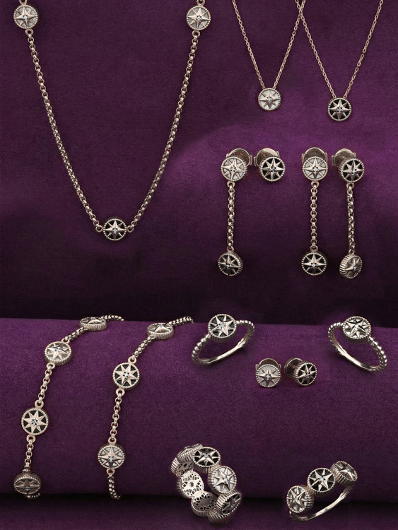 Браслет из белого золота c бриллиантами, ониксом и перламутром