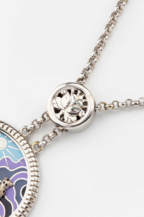 Колье из белого золота c эмаль