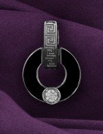 Подвеска из белого золота 585 пробы c бриллиантами и ониксом