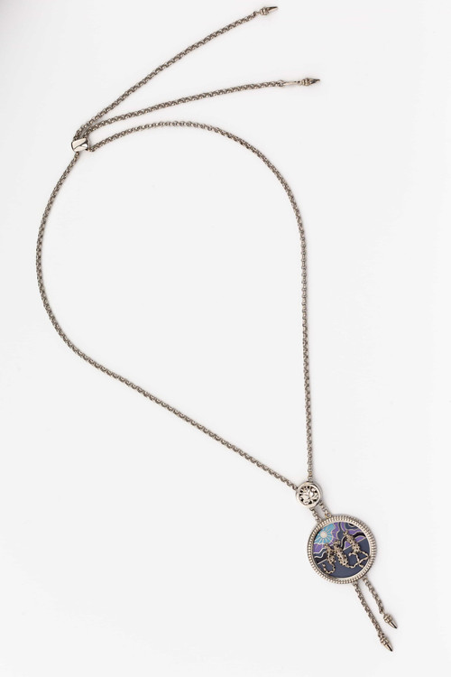 Колье из белого золота c эмаль