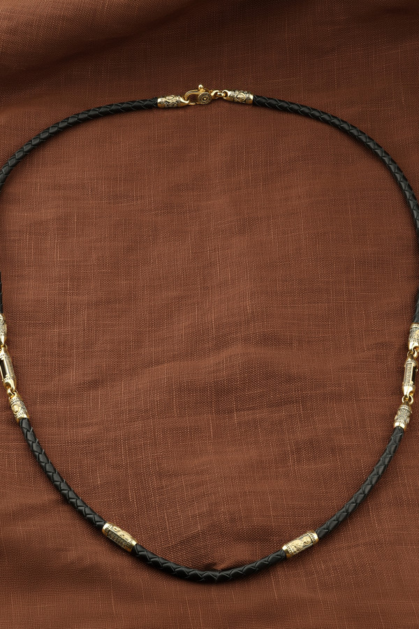 Шнурок кожаный из лимонного золота c кожаным шнурком и ониксом