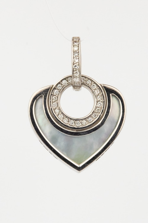 Подвеска из белого золота c бриллиантами, ониксом и перламутром