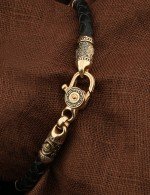 Браслет из золота 585 пробы c кожаным шнурком