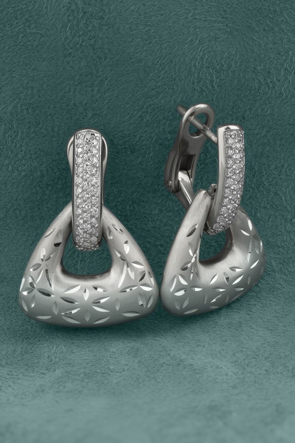 Серьги из белого золота 585 пробы c бриллиантами