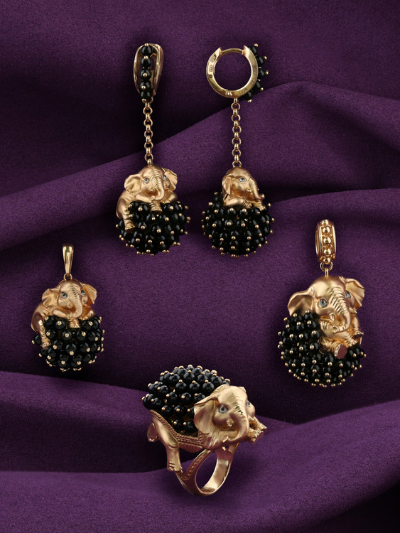 Подвеска из золота c эмаль и ониксом