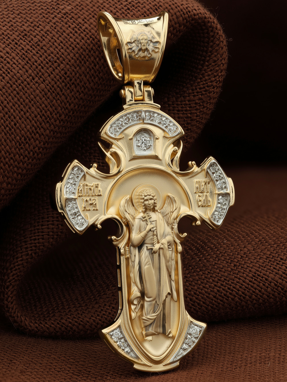 Крест из лимонного золота c бриллиантами