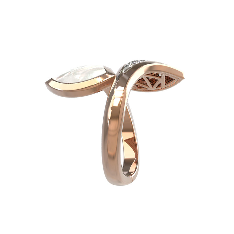 Кольцо из золота c бриллиантами и перламутром