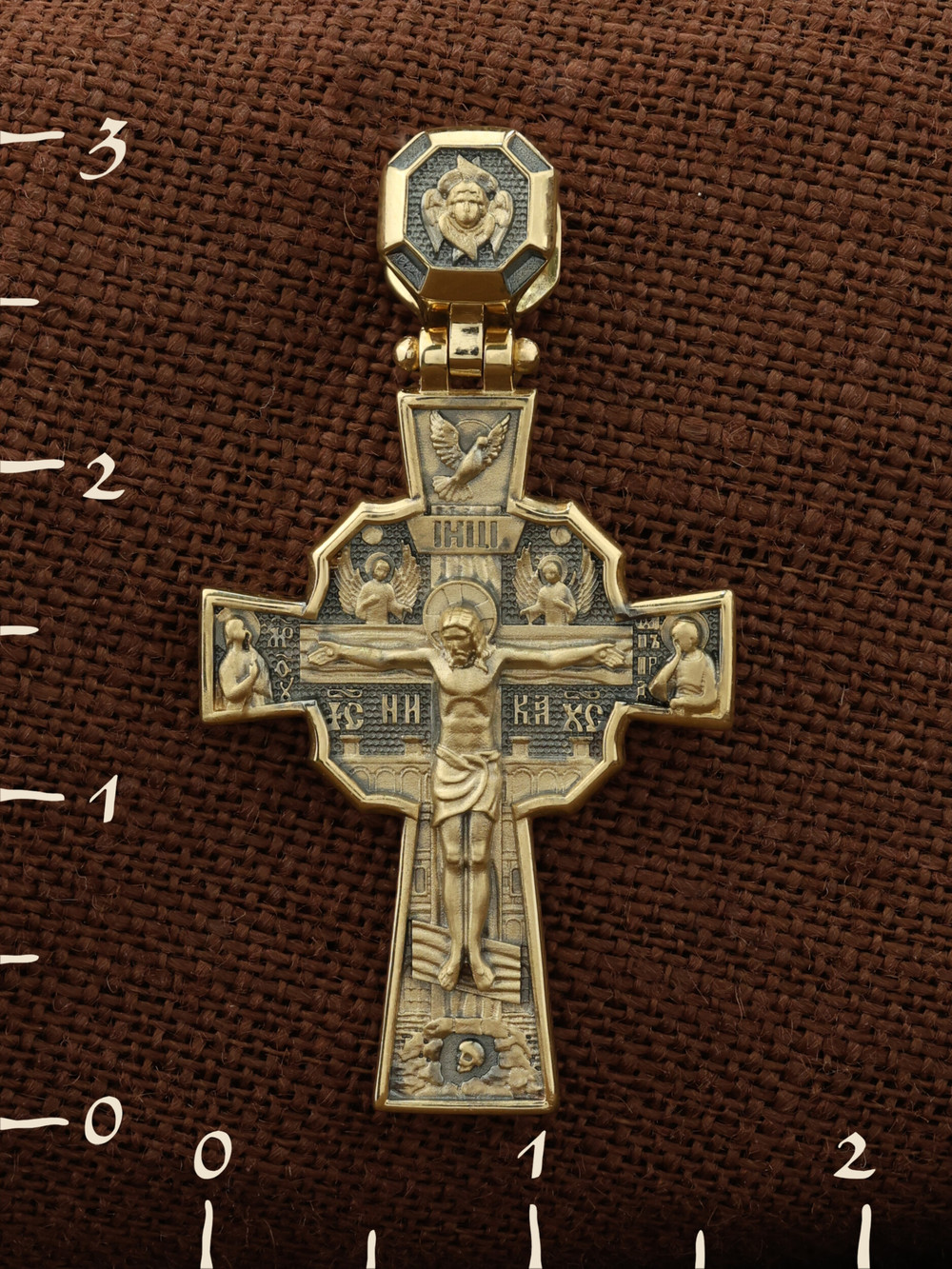 Крест из лимонного золота