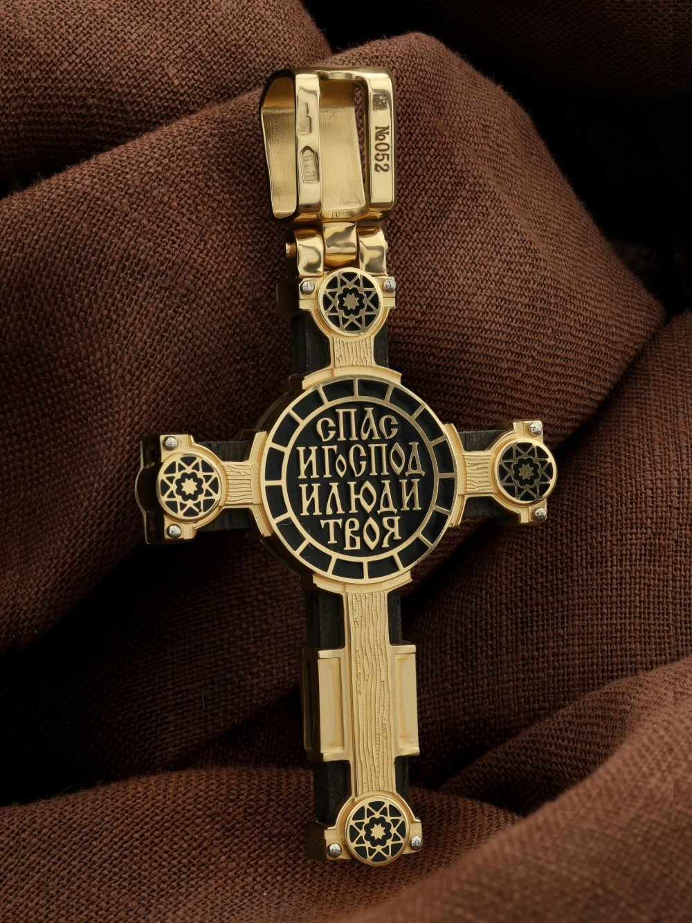 Крест из лимонного золота c эмаль и эбеновым деревом