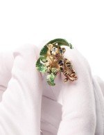 Кольцо из золота 585 пробы c эмалью и изумрудом