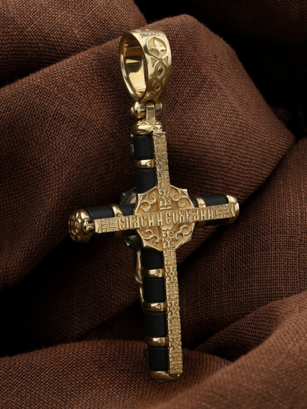 Крест из лимонного золота c ониксом