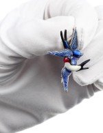Брошь из белого золота 585 пробы c эмалью