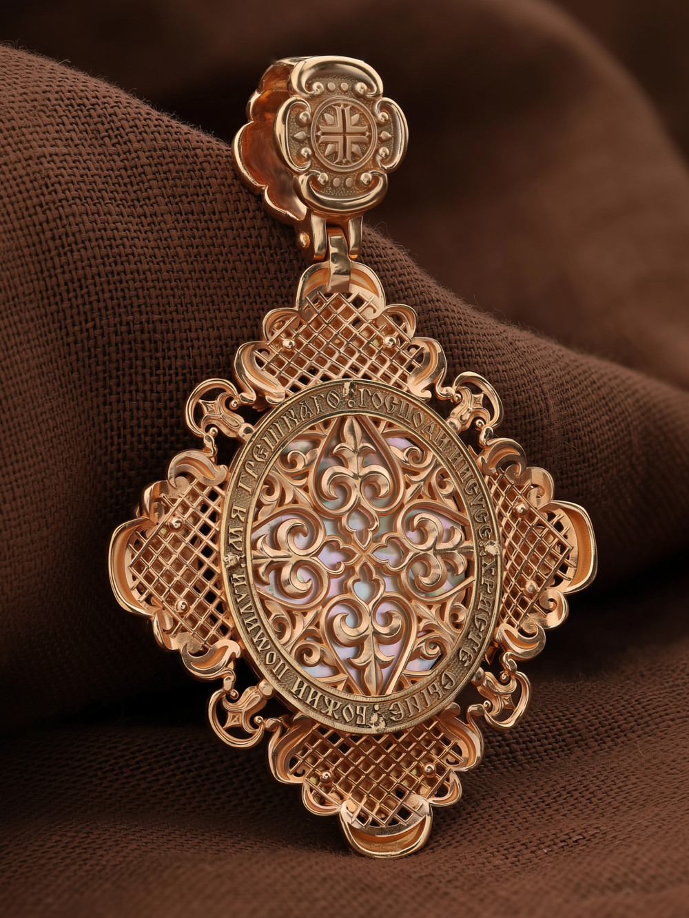 Образок из золота c эмаль и перламутром