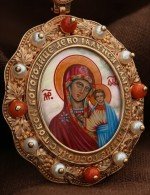 Образок из золота 585 пробы c эмалью, жемчугом, кораллом и перламутром