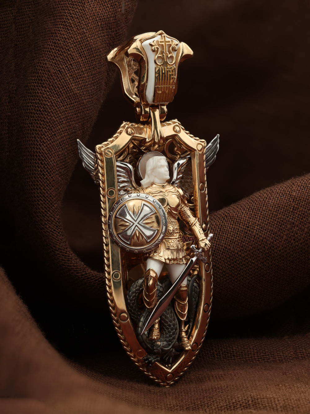 Образок из золота c эмаль и бивнем мамонта