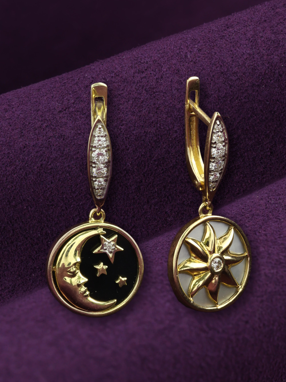 Серьги из лимонного золота c бриллиантами, ониксом и перламутром