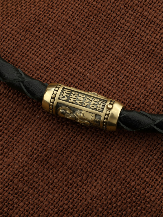 Браслет из лимонного золота c кожаным шнурком