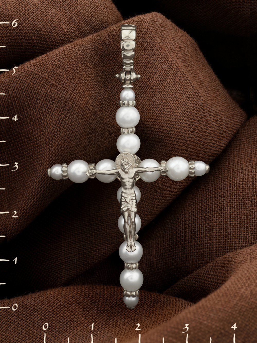 Крест из белого золота c жемчугом