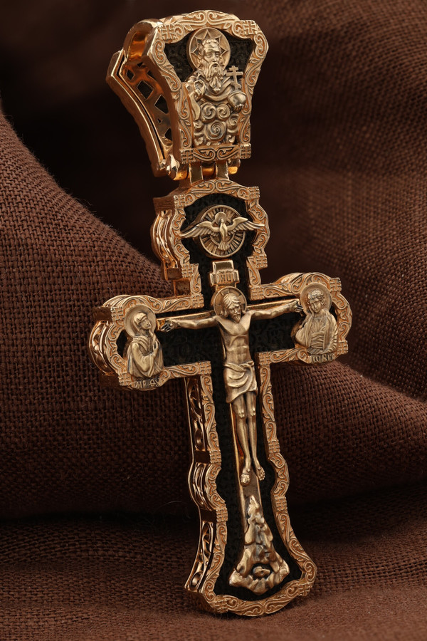 Крест из золота c эбеновым деревом