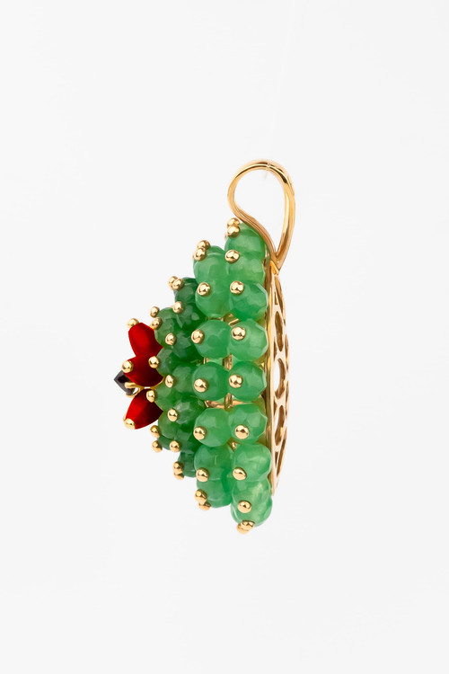 Подвеска из золота c гранатом, хризопразом и кораллом