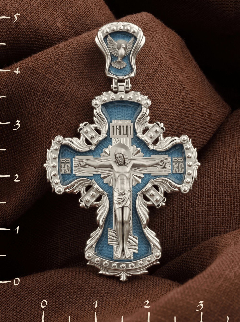 Крест из белого золота c эмаль