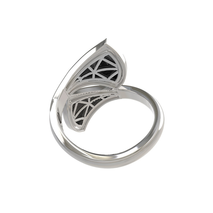 Кольцо из белого золота c ониксом и перламутром