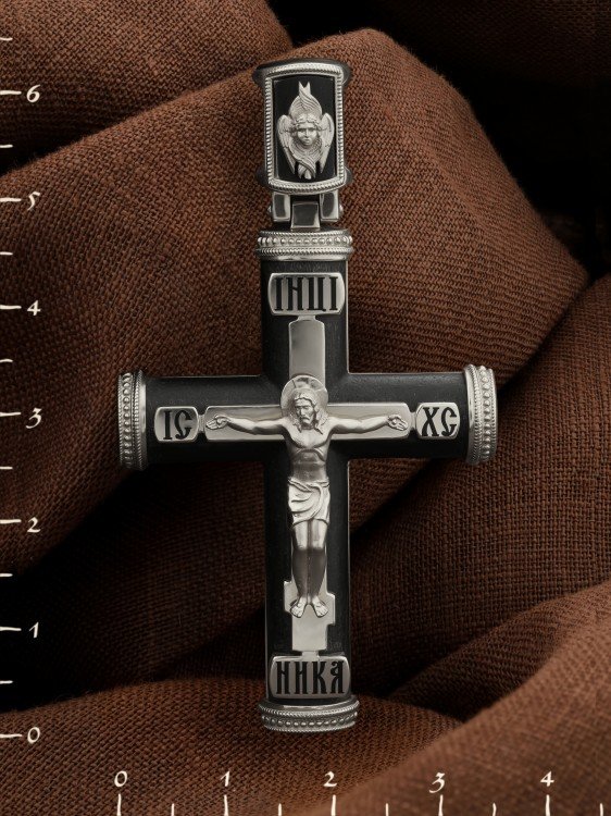 Крест из белого золота c эмаль и эбеновым деревом