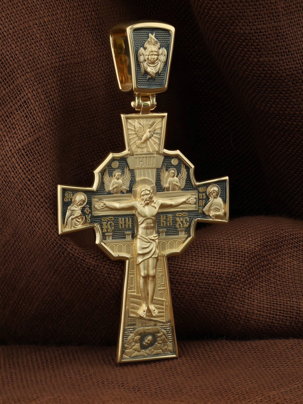 Крест из лимонного золота