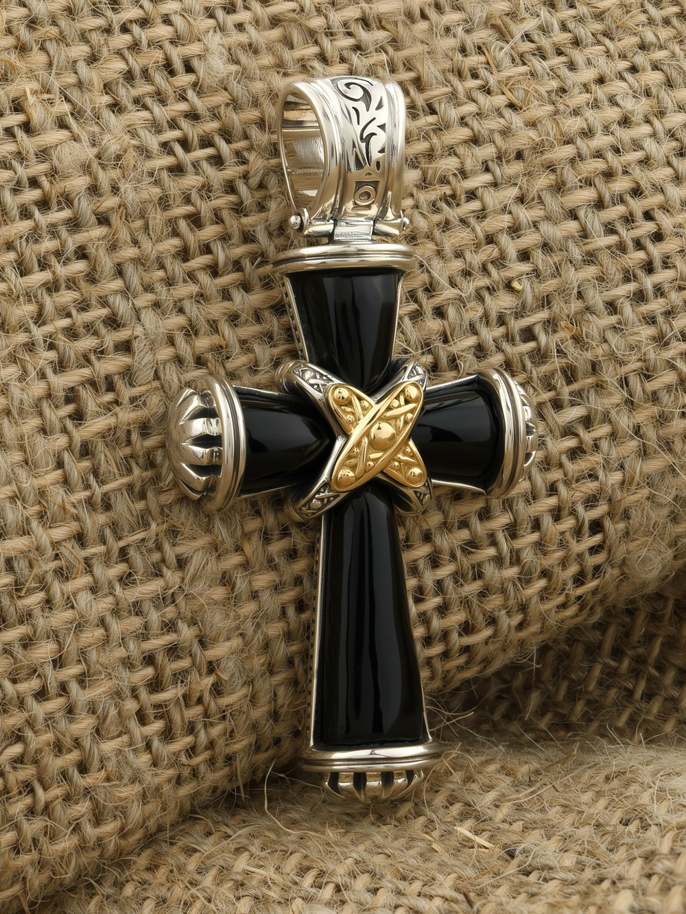 Крест из серебра и золота c ониксом и рубином