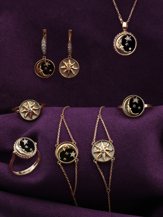 Колье из золота c бриллиантами, ониксом и перламутром