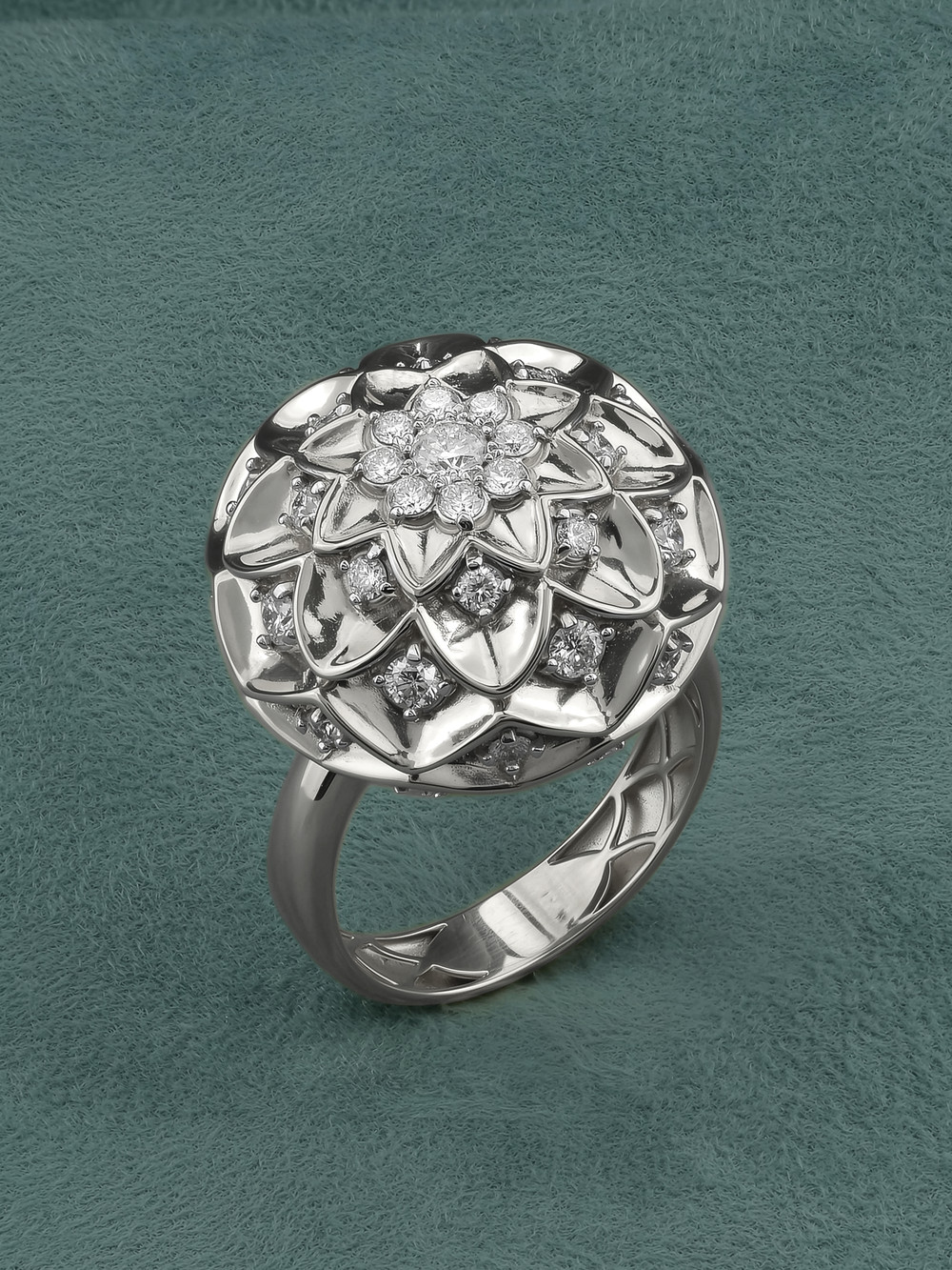 Кольцо из белого золота c бриллиантами