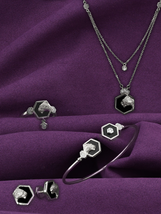 Серьги из белого золота c бриллиантами и ониксом