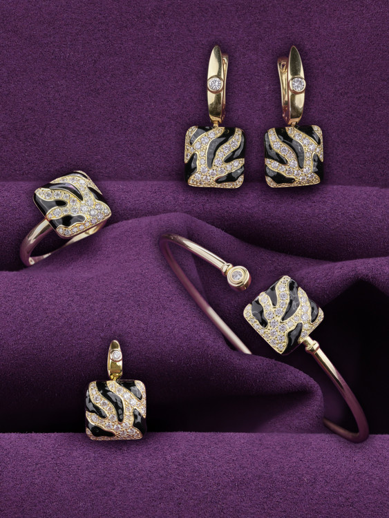 Кольцо из лимонного золота c эмаль и бриллиантами