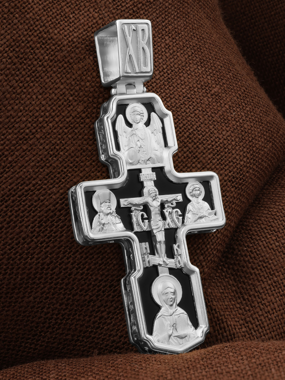 Крест из белого золота c ониксом